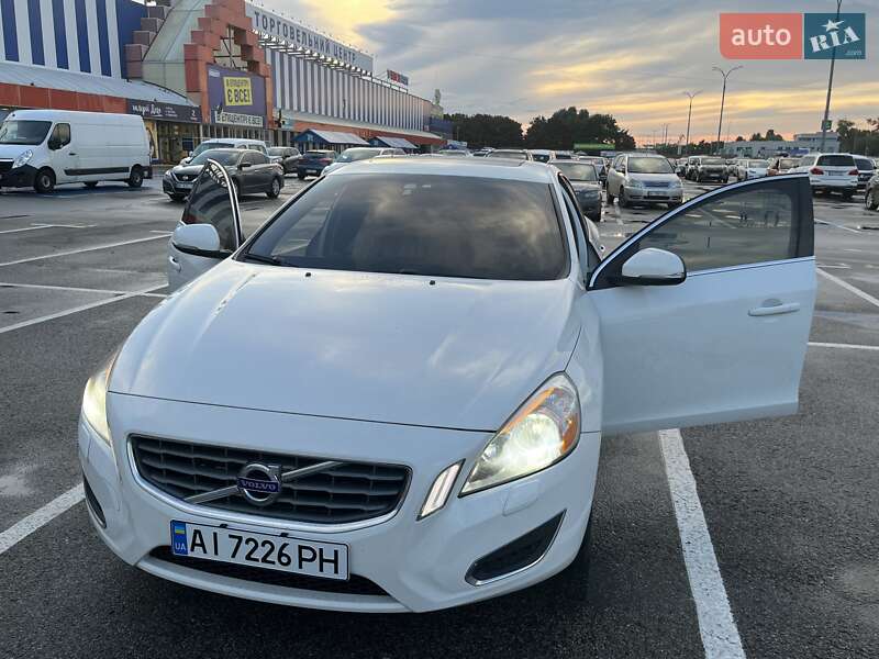 Седан Volvo S60 2012 в Киеве