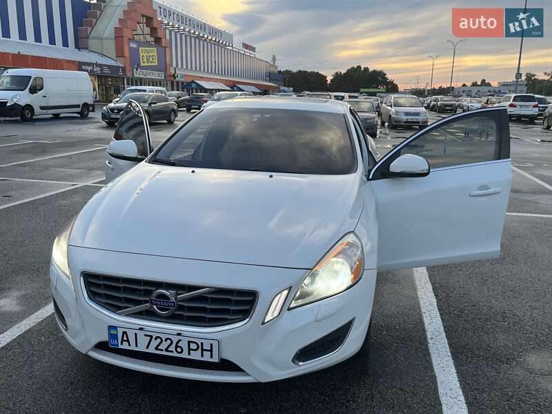 Седан Volvo S60 2012 в Киеве