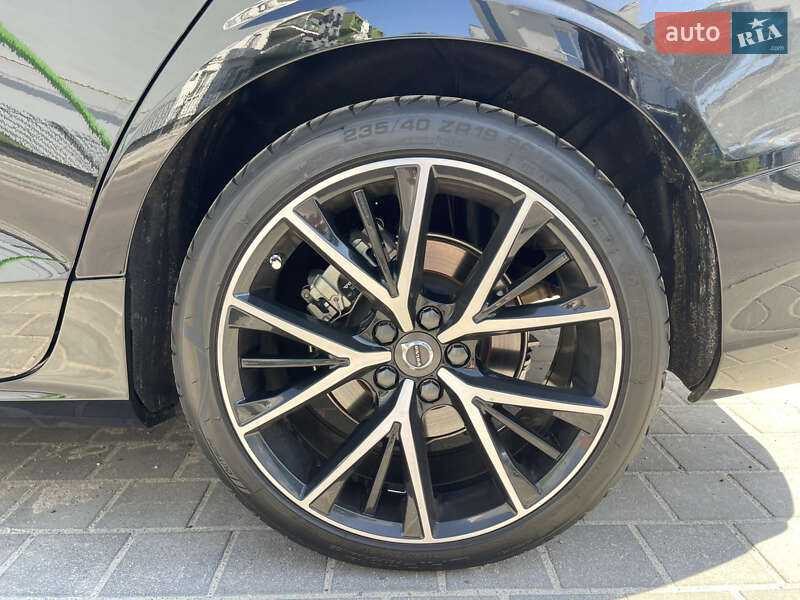 Седан Volvo S60 2024 в Киеве