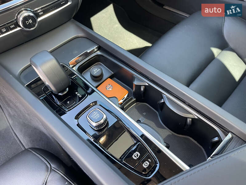 Седан Volvo S60 2024 в Киеве
