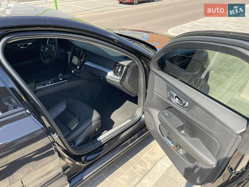Седан Volvo S60 2024 в Киеве