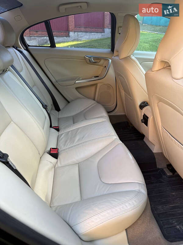 Седан Volvo S60 2013 в Виннице