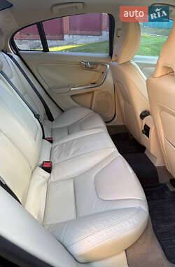 Седан Volvo S60 2013 в 