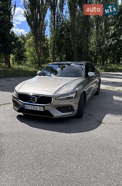 Седан Volvo S60 2020 в 