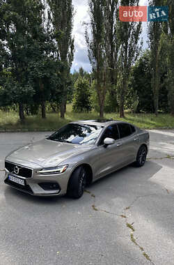 Седан Volvo S60 2020 в 