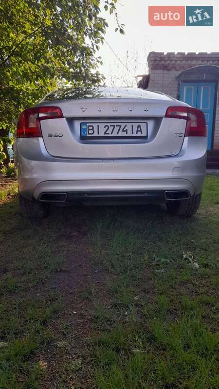 Седан Volvo S60 2015 в Горишних Плавнях