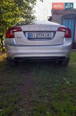 Седан Volvo S60 2015 в 