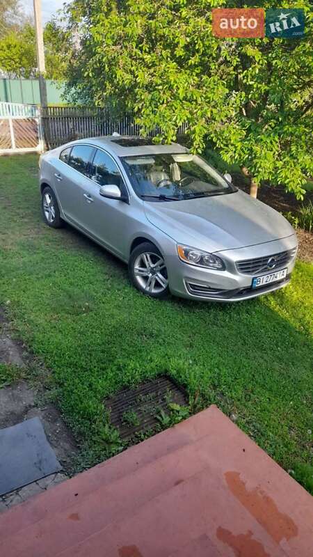 Седан Volvo S60 2015 в Горишних Плавнях