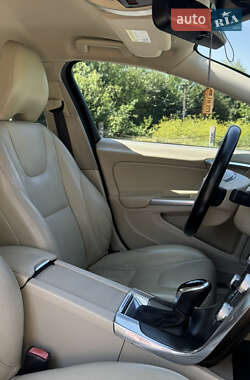 Седан Volvo S60 2015 в 