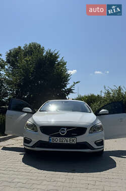 Седан Volvo S60 2015 в 