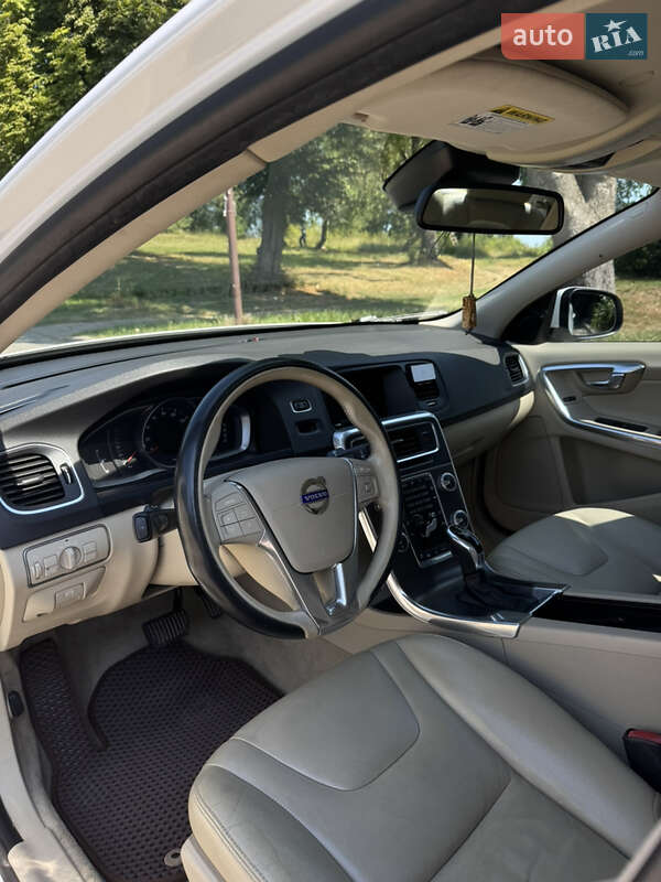 Седан Volvo S60 2015 в Тернополе