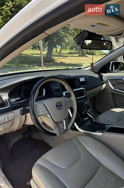 Седан Volvo S60 2015 в 