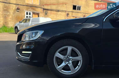 Седан Volvo S60 2015 в 