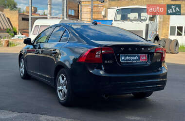 Седан Volvo S60 2015 в 