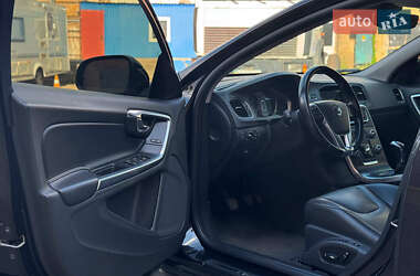 Седан Volvo S60 2015 в 