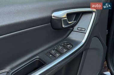 Седан Volvo S60 2015 в 