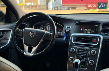 Седан Volvo S60 2015 в 