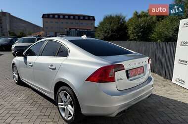 Седан Volvo S60 2015 в 
