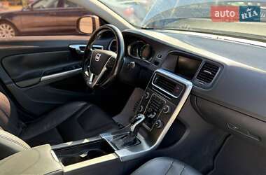 Седан Volvo S60 2015 в 