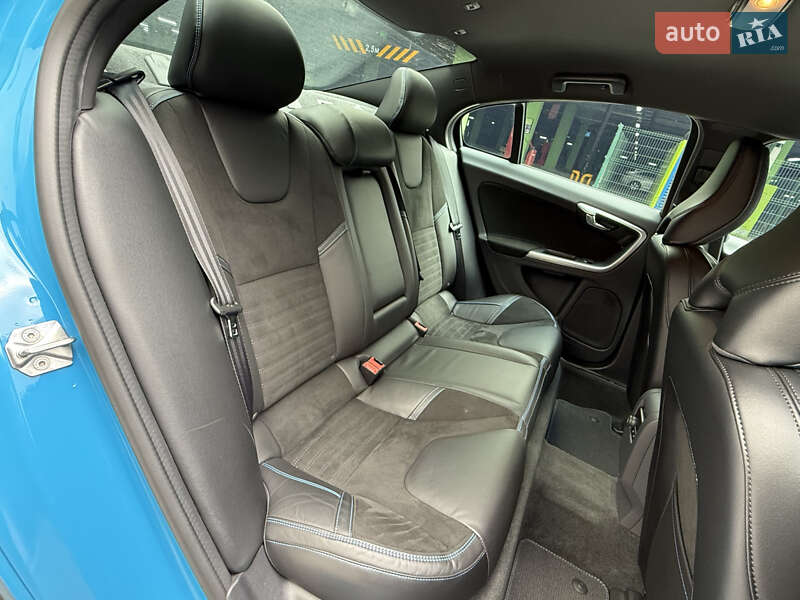 Седан Volvo S60 2017 в Киеве