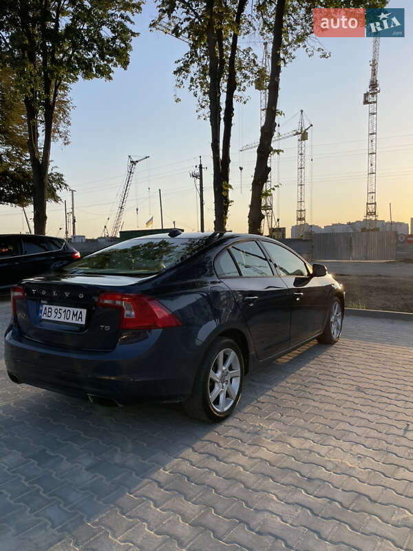Седан Volvo S60 2015 в Виннице