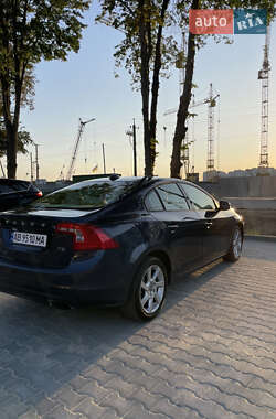 Седан Volvo S60 2015 в 