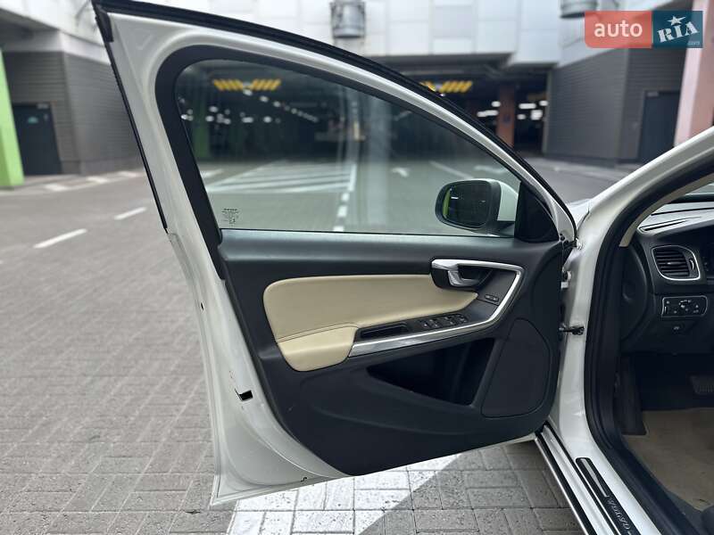 Седан Volvo S60 2017 в Киеве