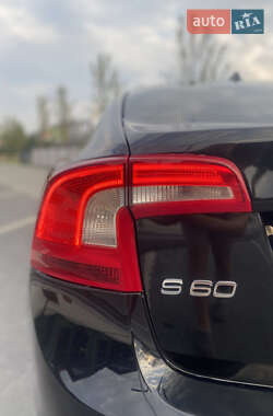 Седан Volvo S60 2012 в 