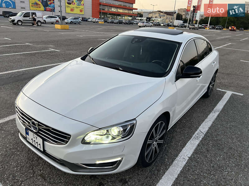 Седан Volvo S60 2015 в Черновцах