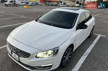 Седан Volvo S60 2015 в 