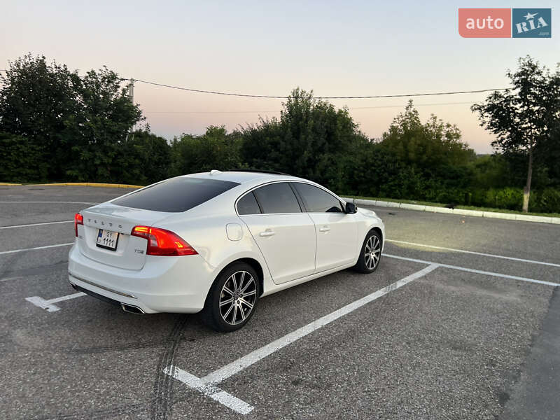 Седан Volvo S60 2015 в Черновцах