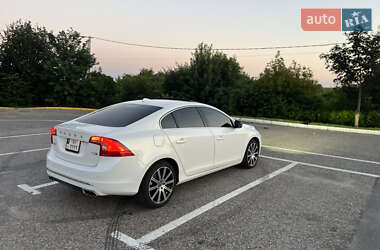 Седан Volvo S60 2015 в 