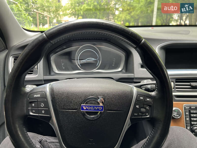 Седан Volvo S60 2015 в Черновцах