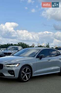 Седан Volvo S60 2023 в 