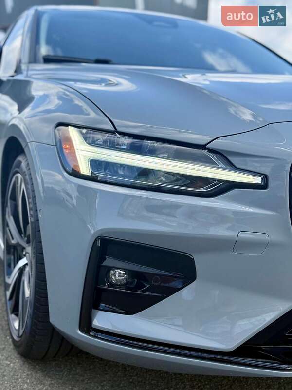 Седан Volvo S60 2023 в Киеве