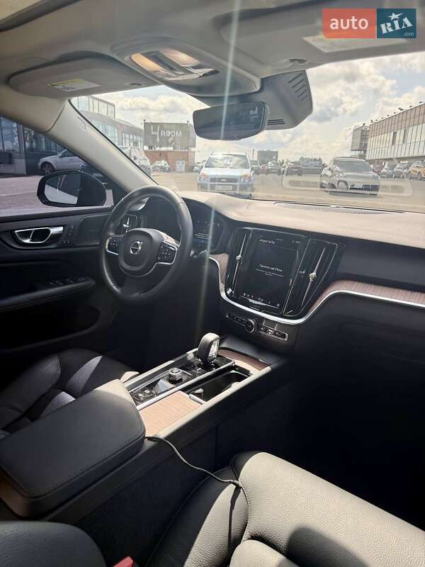 Седан Volvo S60 2023 в Киеве