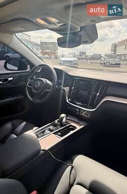 Седан Volvo S60 2023 в 