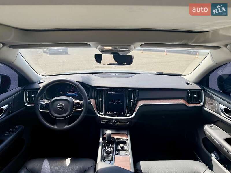 Седан Volvo S60 2023 в Киеве