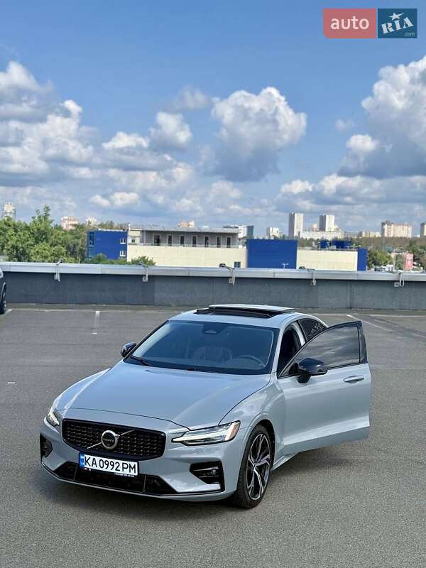 Седан Volvo S60 2023 в Киеве
