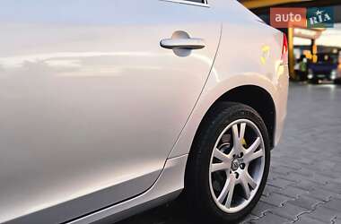 Седан Volvo S60 2013 в 