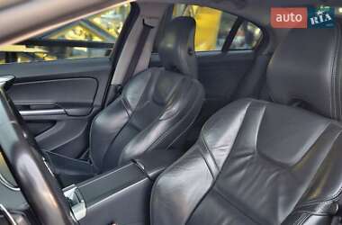 Седан Volvo S60 2013 в 