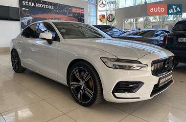 Седан Volvo S60 2019 в 