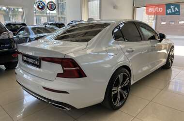 Седан Volvo S60 2019 в 