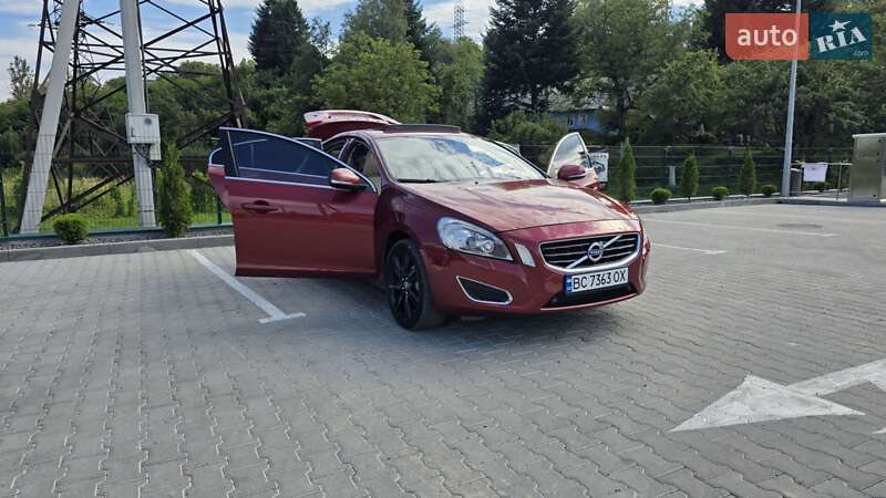 Седан Volvo S60 2010 в Самборе