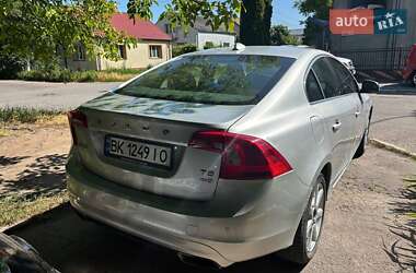Седан Volvo S60 2015 в 