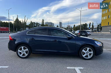 Седан Volvo S60 2012 в 