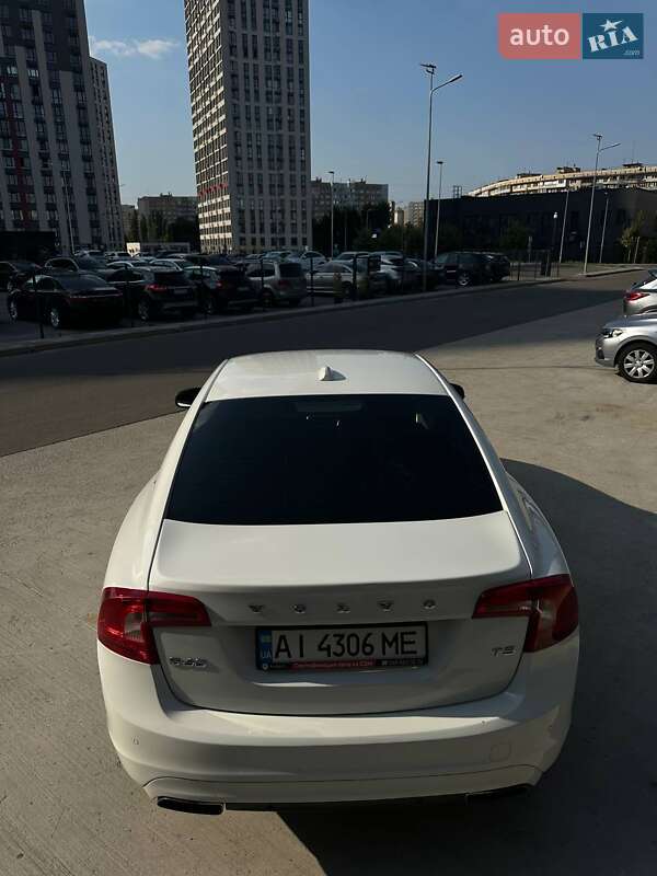 Седан Volvo S60 2014 в Києві