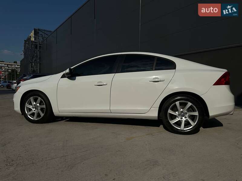 Седан Volvo S60 2014 в Киеве