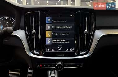 Седан Volvo S60 2019 в 