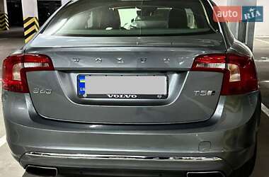 Седан Volvo S60 2015 в 
